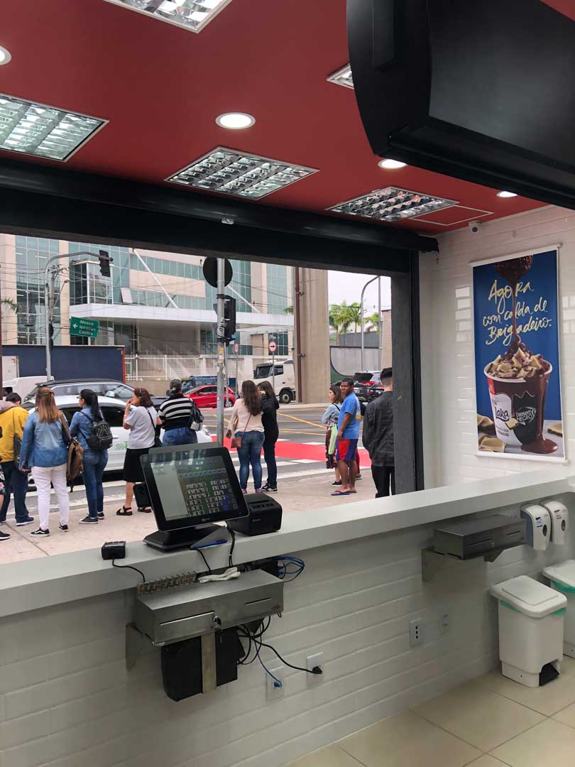 MC_DONALD_S_Av_ANHAIA_MELLO_13